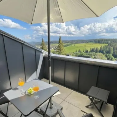 아파트 „schwarzwaldtraum - Maisonette Mit Zwei Terrassen & Panoramabalkon Im Schwarzwald Schonach im Schwarzwald